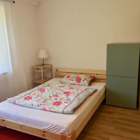 Mayen, Im Mohren, Privatzimmer Nr2, Waldrand, Nahe Nurburgring & Burg Eltz, Gemeinschaftsbad Eksteriør billede