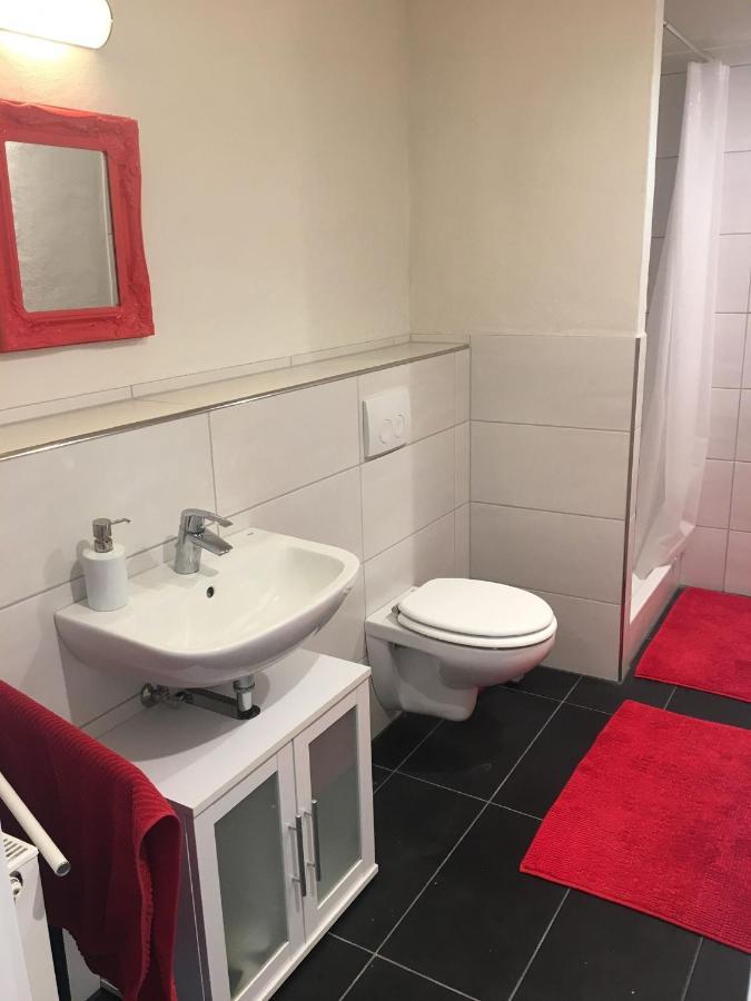 Mayen, Im Mohren, Privatzimmer Nr2, Waldrand, Nahe Nurburgring & Burg Eltz, Gemeinschaftsbad Eksteriør billede